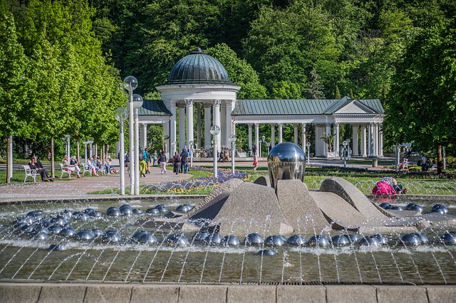 kolonáda v lázeňském parku